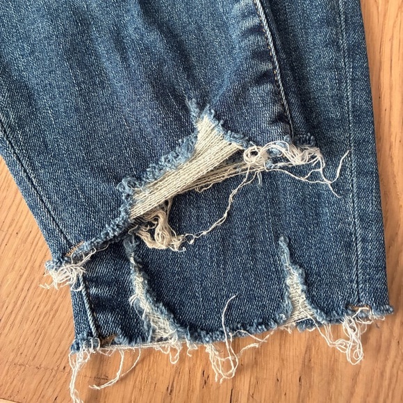 Universal Thread Women's Blue Distressed Jeans 6 - Picture 9 of 15